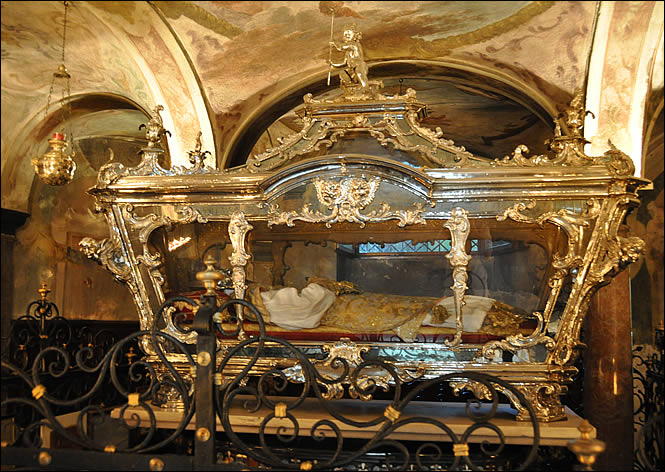 La crypte contenant le corps de San Giulio