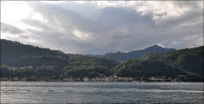 Vue sur le lac depuis l'île San Giulio