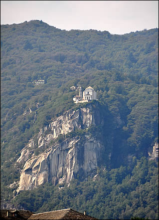Vue du rocher de Madonna del Sasso