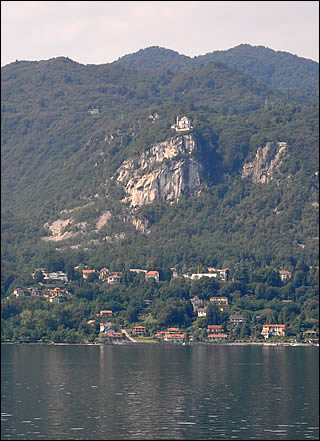 Vue du rocher de la Madonna del Sasso