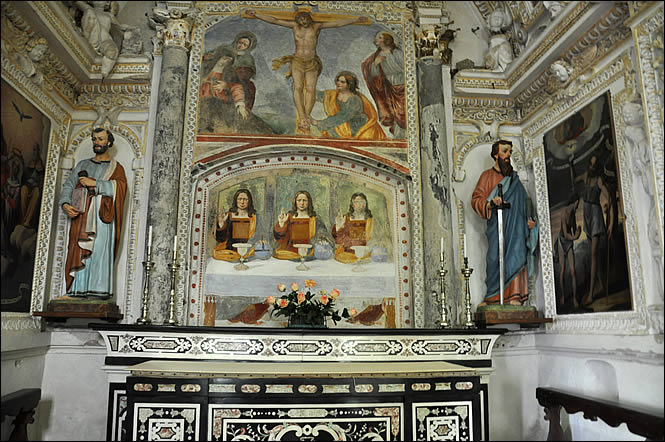 Fresque de la crucifixion et de la Sainte Trinité
