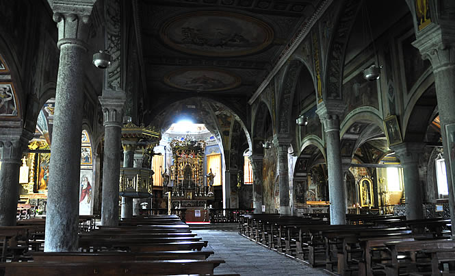 L'intérieur de l'église San Gaudenzio de Baceno