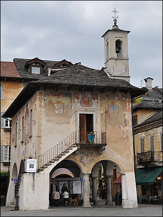 Le palais communal d'Orta