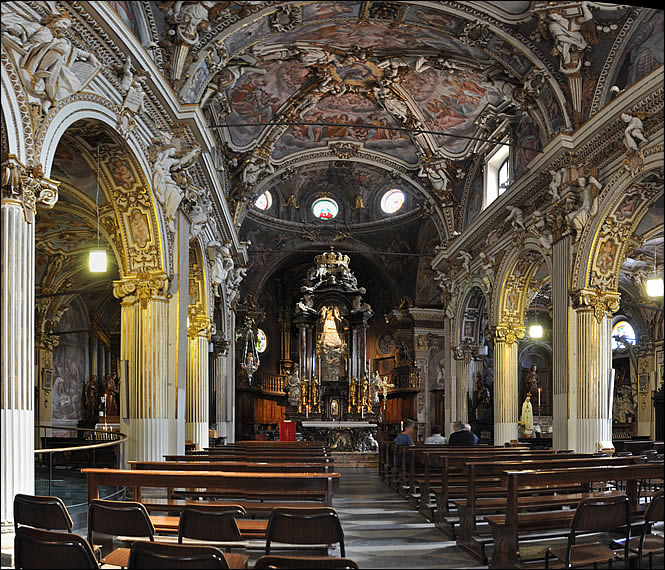 L'intérieur de l'église du Mont Sacré de Varèse