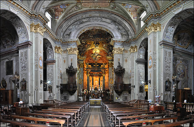 Vue de l'intérieur de la basilique de Varallo